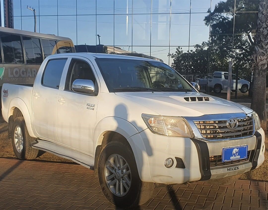 LOTE 13 TOYOTA HILUX CD4X4 SRV 