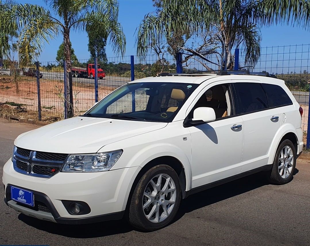 LOTE 28 DODGE JOURNEY R/T 